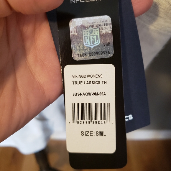 NWT - Women's Minnesota Vikings hoodie Size S - Picture 15 of 15